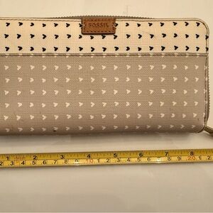 Fossil Tan and Gray Heart Pattern Wallet